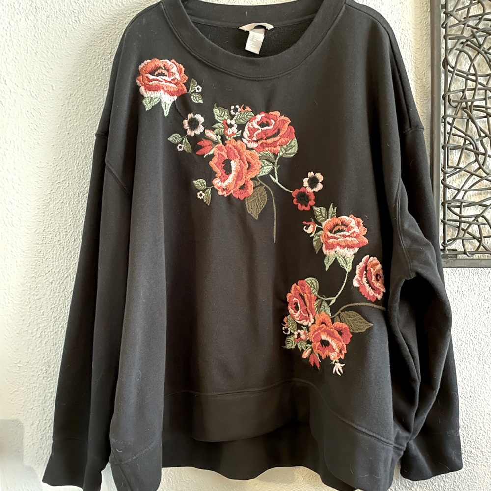 Oversized embroidered sweatshirt